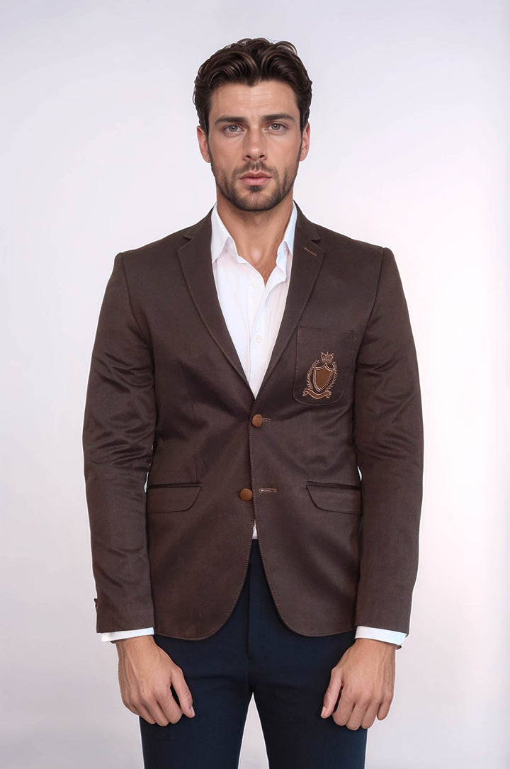 Chaqueta marrón de algodón con escudo y 2 botones y 3 bolsillos