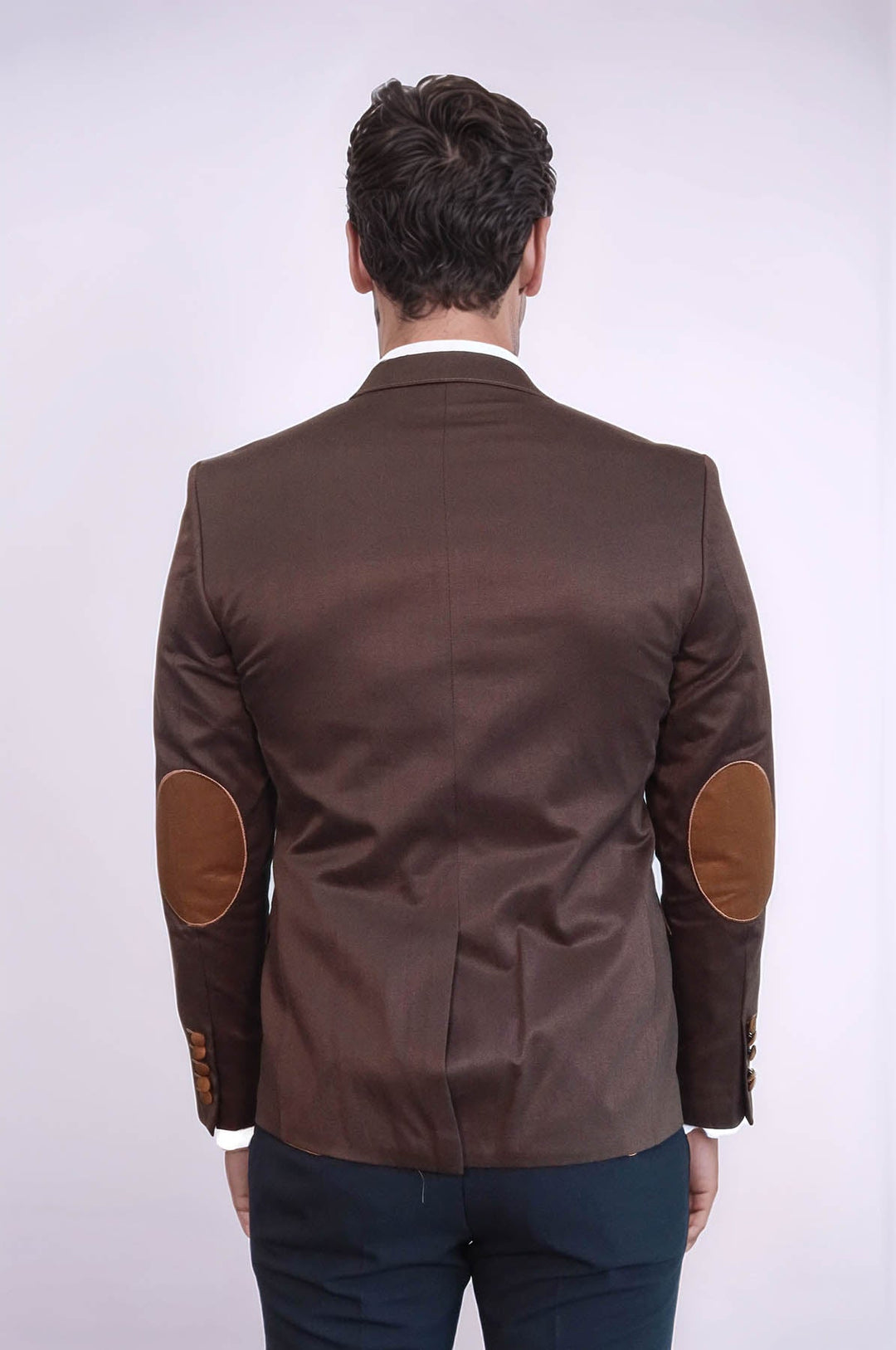 Chaqueta marrón de algodón con escudo y 2 botones y 3 bolsillos
