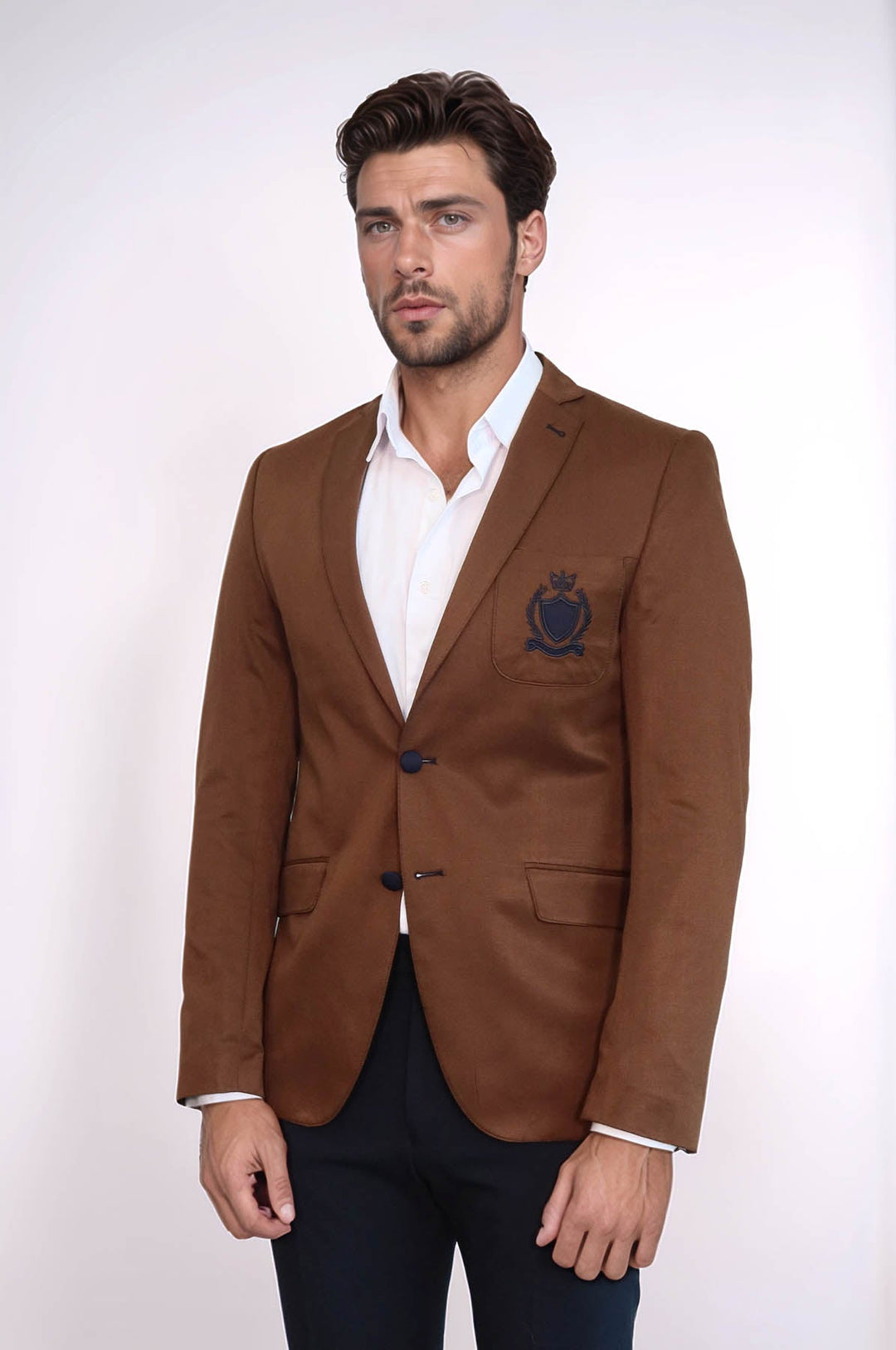 Chaqueta de algodón color canela con 2 botones y 3 bolsillos