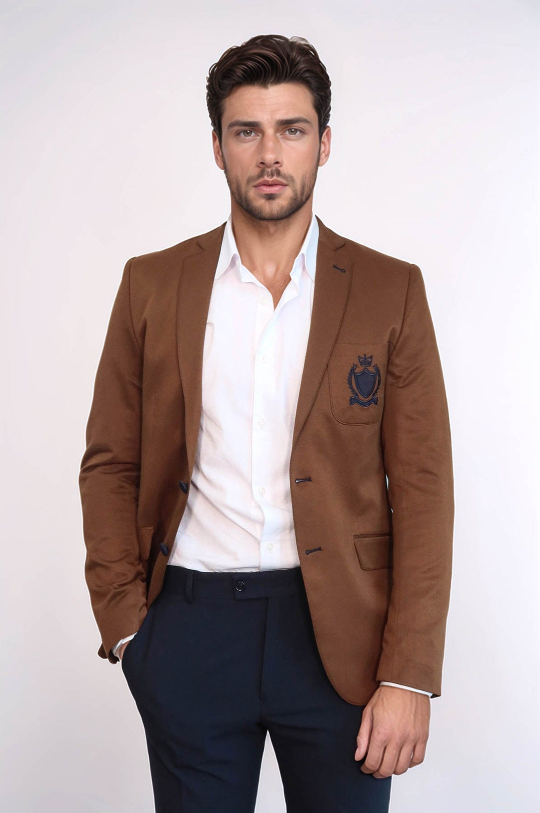 Chaqueta de algodón color canela con 2 botones y 3 bolsillos