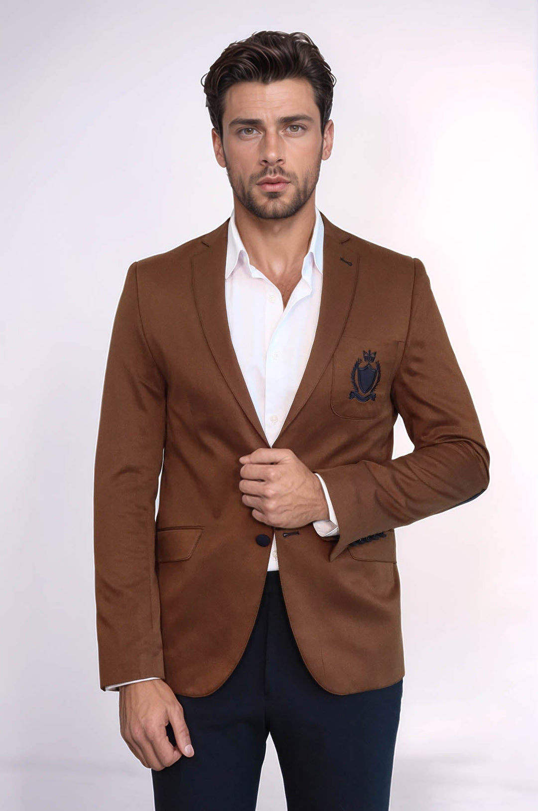Chaqueta de algodón color canela con 2 botones y 3 bolsillos