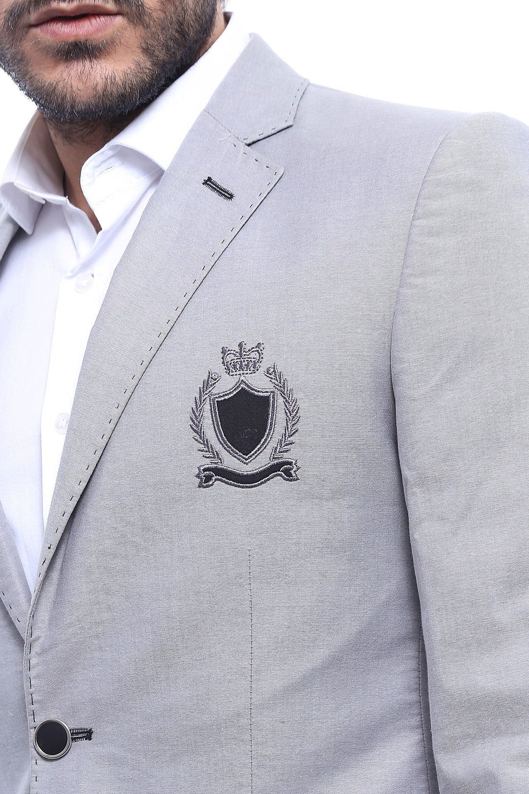 Chaqueta gris con solapa monocromática y dos botones con escudo - Wessi