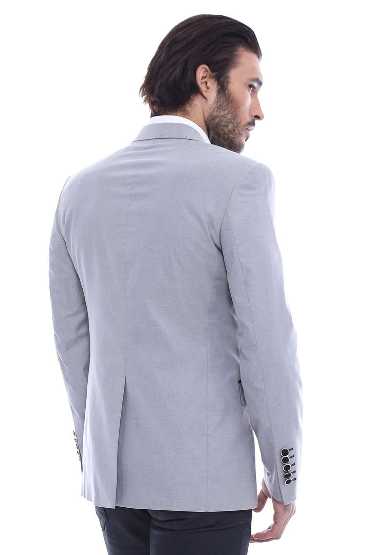 Chaqueta gris con solapa monocromática y dos botones con escudo - Wessi