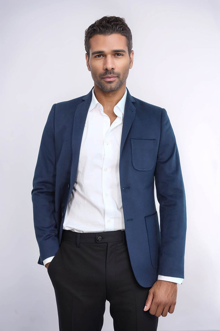 Chaqueta azul marino de corte entallado y modelada | Wessi - Wessi