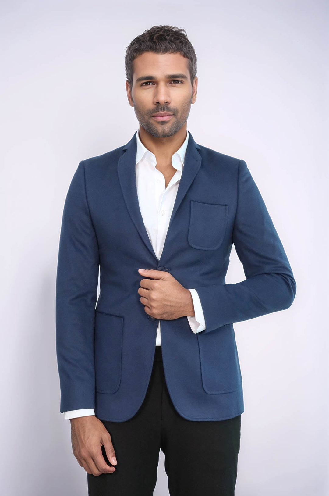 Chaqueta azul marino de corte entallado y modelada | Wessi - Wessi
