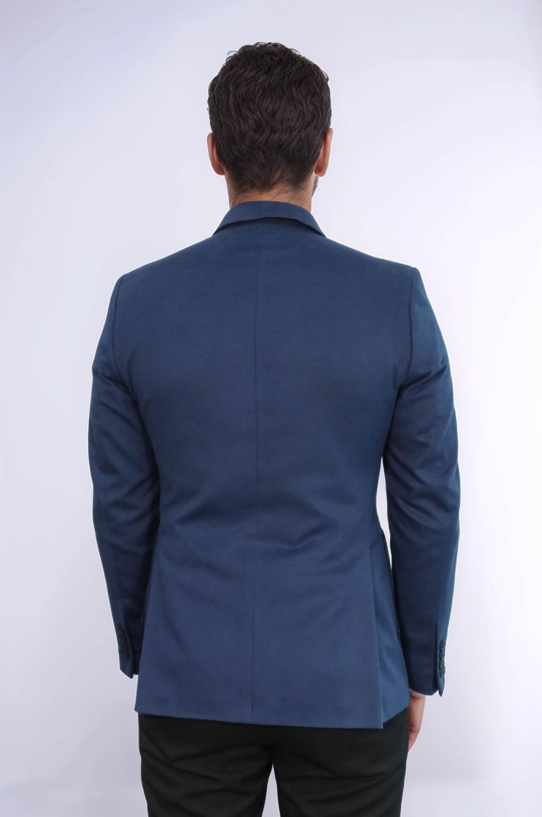 Chaqueta azul marino de corte entallado y modelada | Wessi - Wessi
