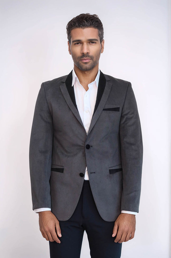 Chaqueta de terciopelo gris con ribetes y bolsillos con dos botones