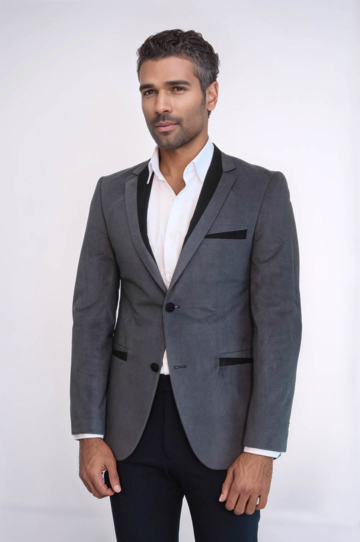 Chaqueta de terciopelo gris con ribetes y bolsillos con dos botones