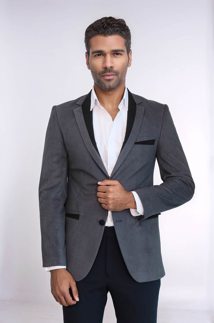 Chaqueta de terciopelo gris con ribetes y bolsillos con dos botones
