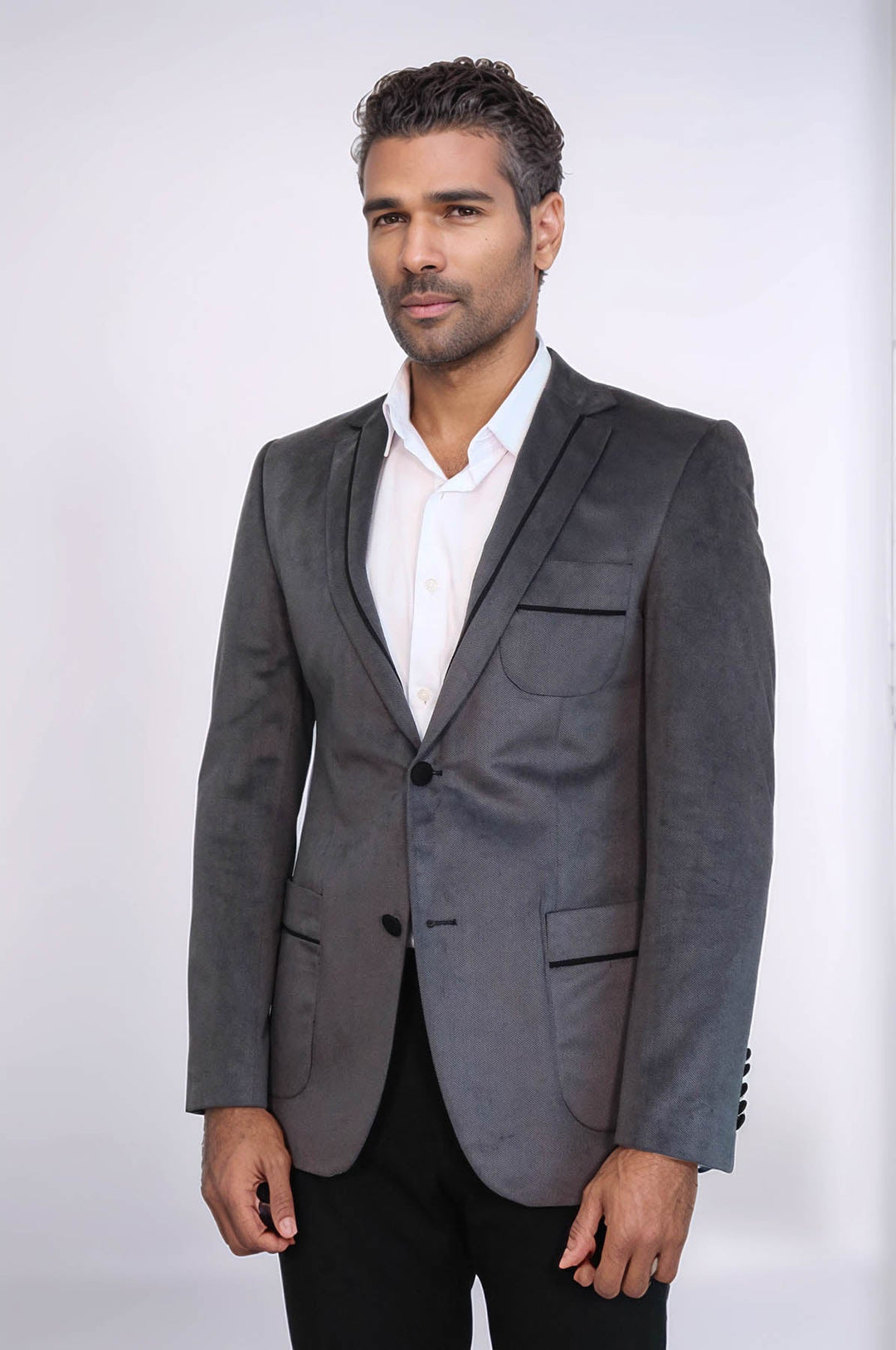 Chaqueta de terciopelo gris con bolsillo tipo bolso y dos botones - Wessi