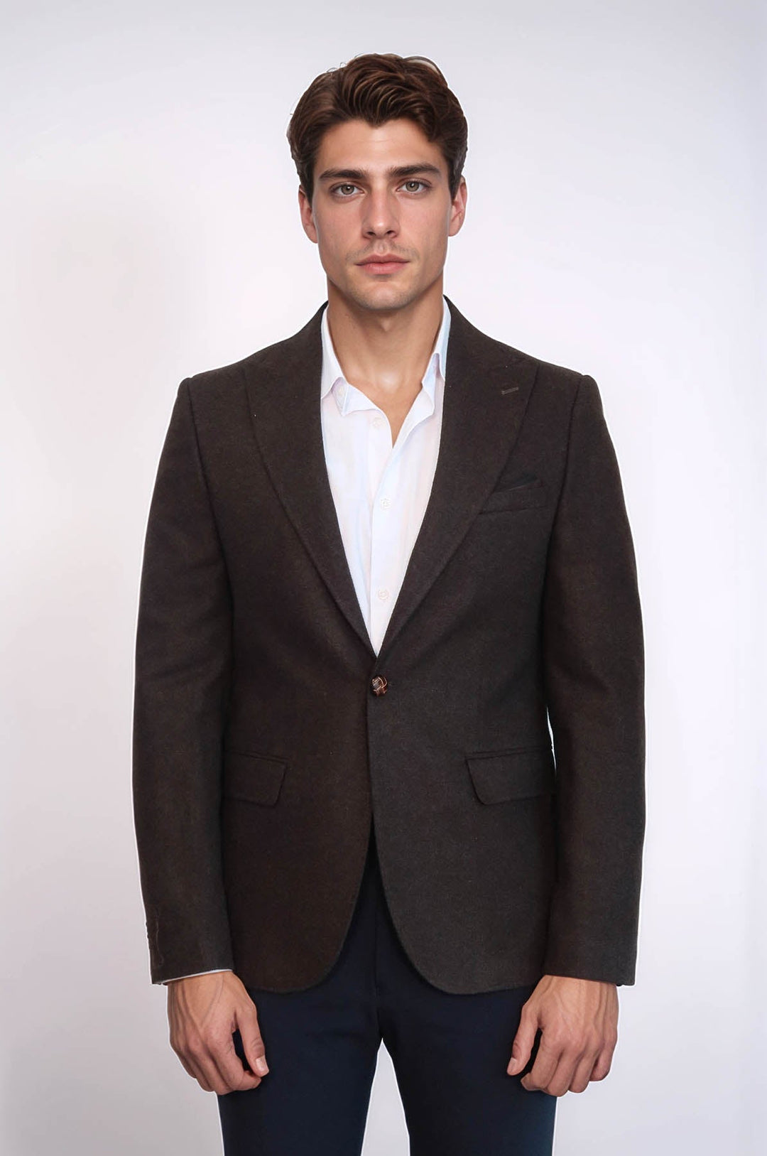 Blazer marrón con cuello ancho y un botón en punta - Wessi