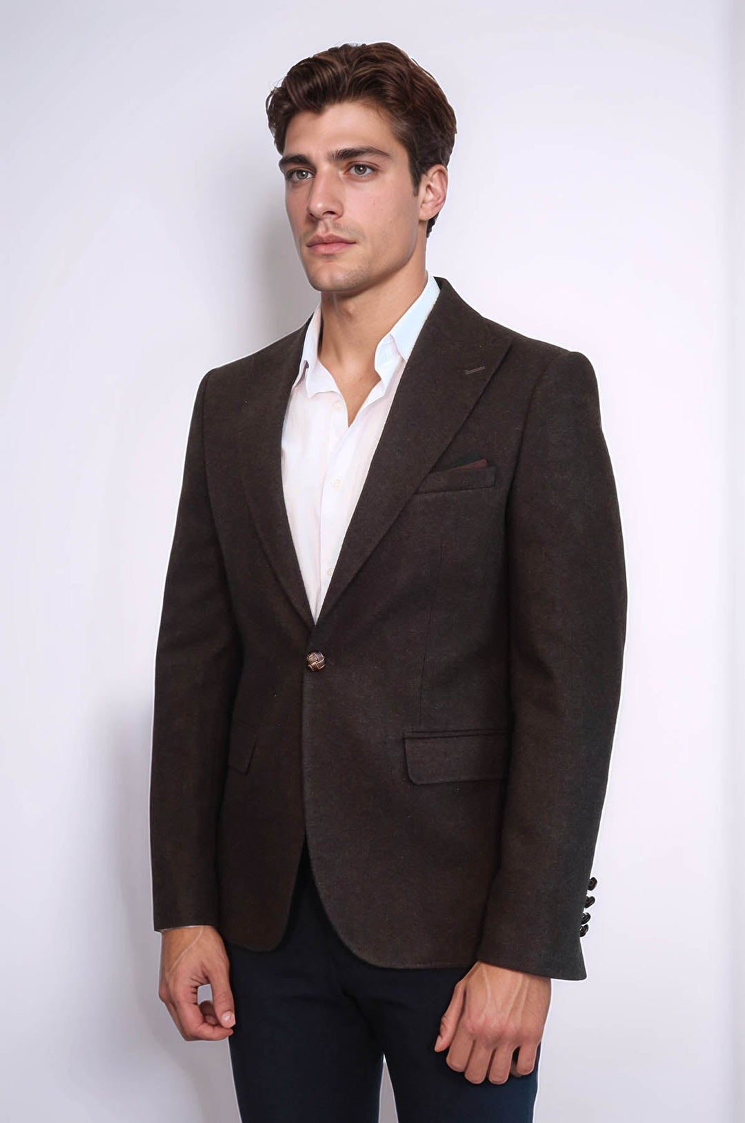 Blazer marrón con cuello ancho y un botón en punta - Wessi