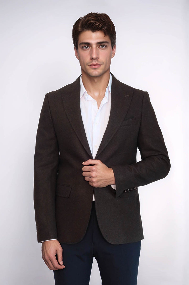 Blazer marrón con cuello ancho y un botón en punta - Wessi