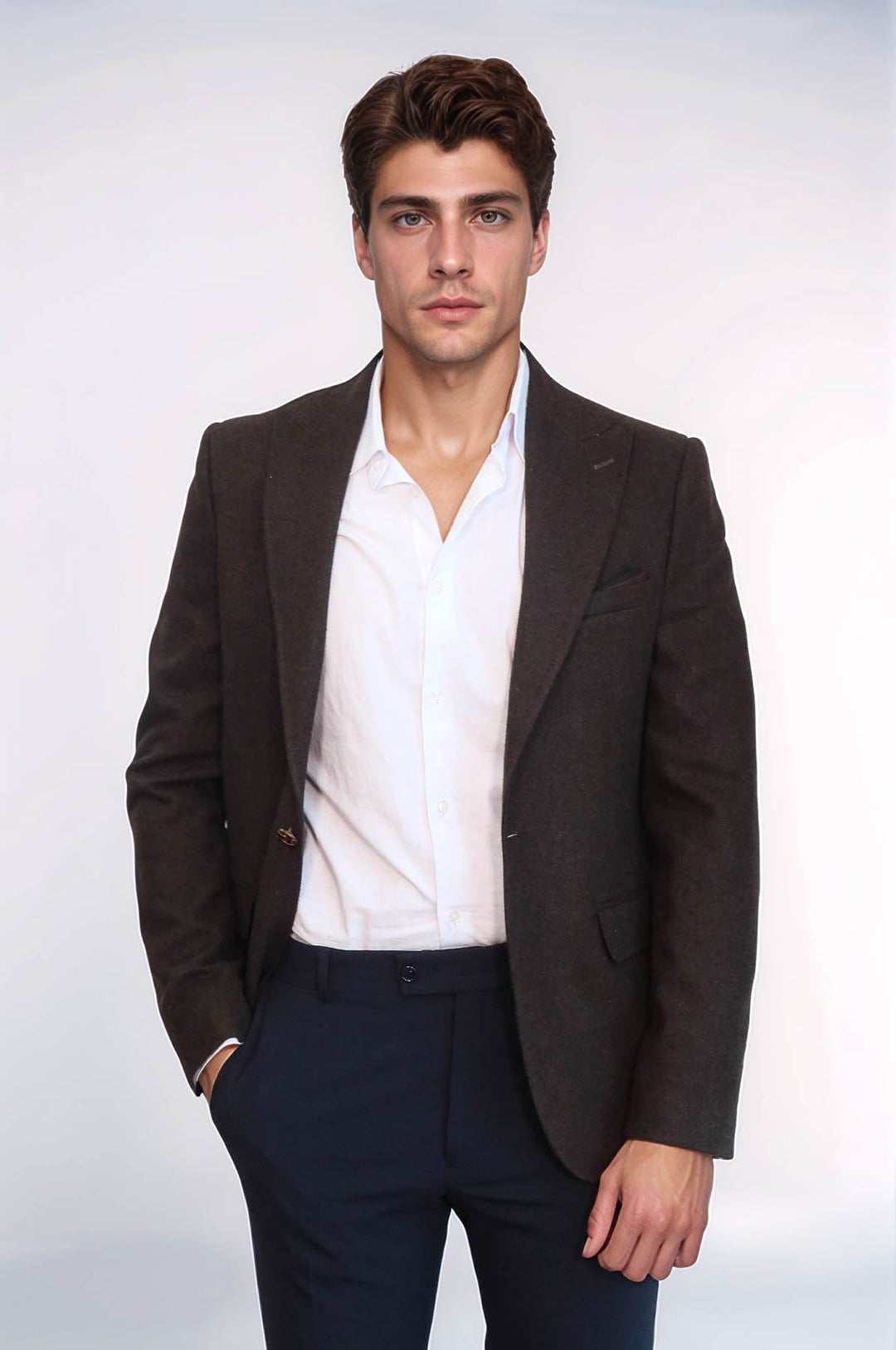Blazer marrón con cuello ancho y un botón en punta - Wessi