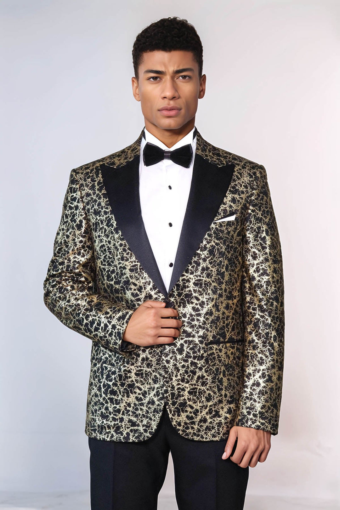 Blazer de fiesta para hombre con solapa de pico y estampado de raíces en color negro - Wessi