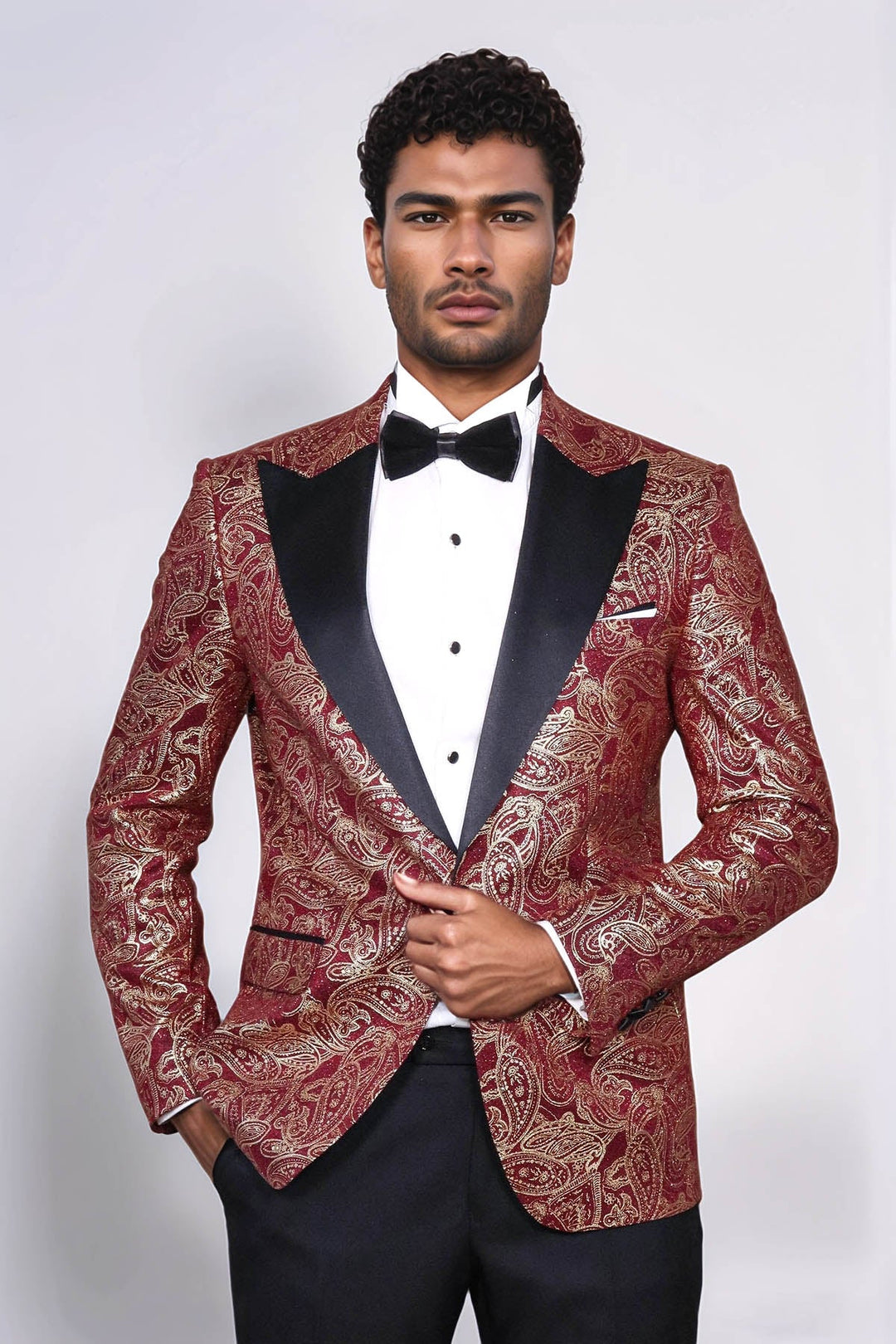 Blazer de fiesta para hombre en color burdeos con solapa de pico y estampado de cachemira - Wessi