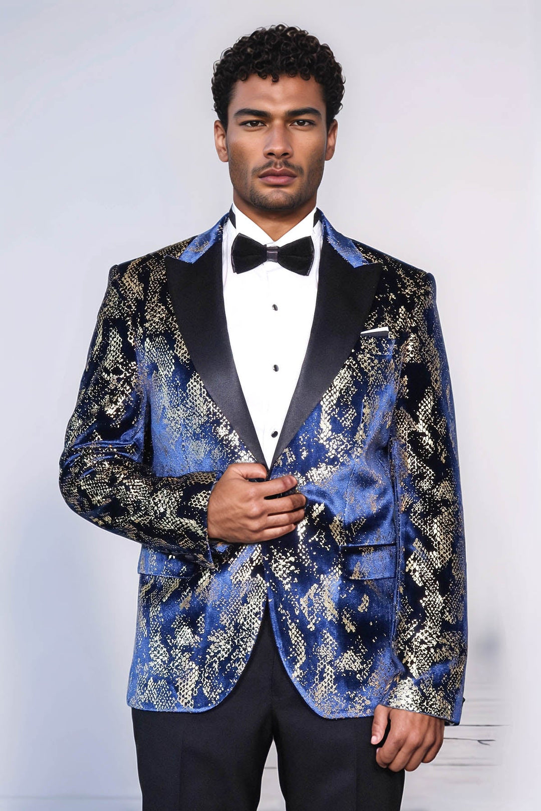Blazer de fiesta para hombre azul marino con estampado dorado y corte entallado con solapa en pico