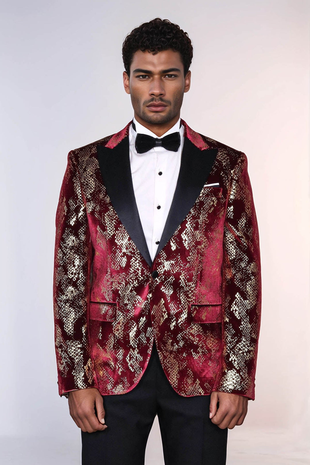 Blazer de fiesta para hombre en color burdeos con estampado dorado y corte entallado con solapa en pico