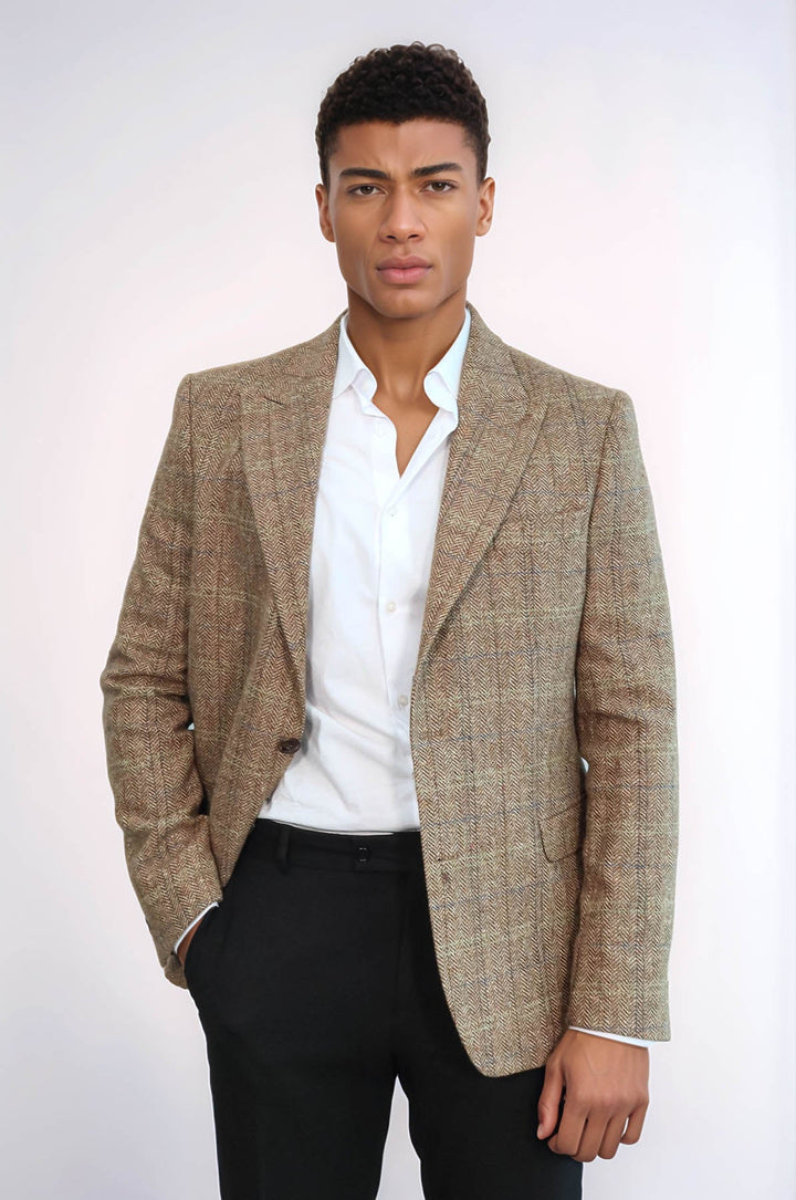 Blazer de lana en color tostado con corte entallado y diseño de espiga para hombre - Wessi