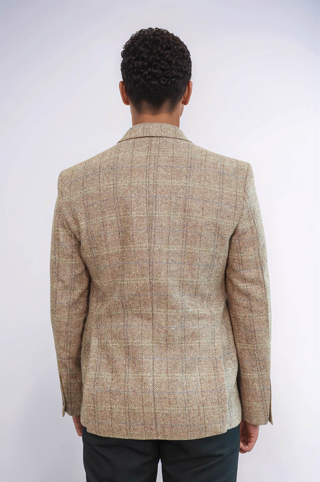 Blazer de lana en color tostado con corte entallado y diseño de espiga para hombre - Wessi