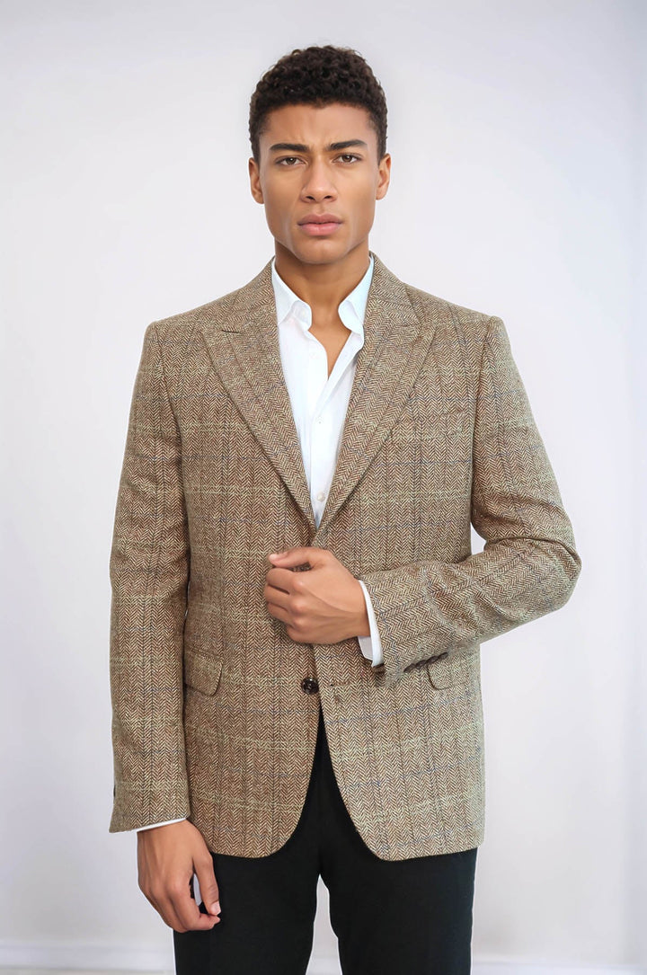 Blazer de lana en color tostado con corte entallado y diseño de espiga para hombre - Wessi
