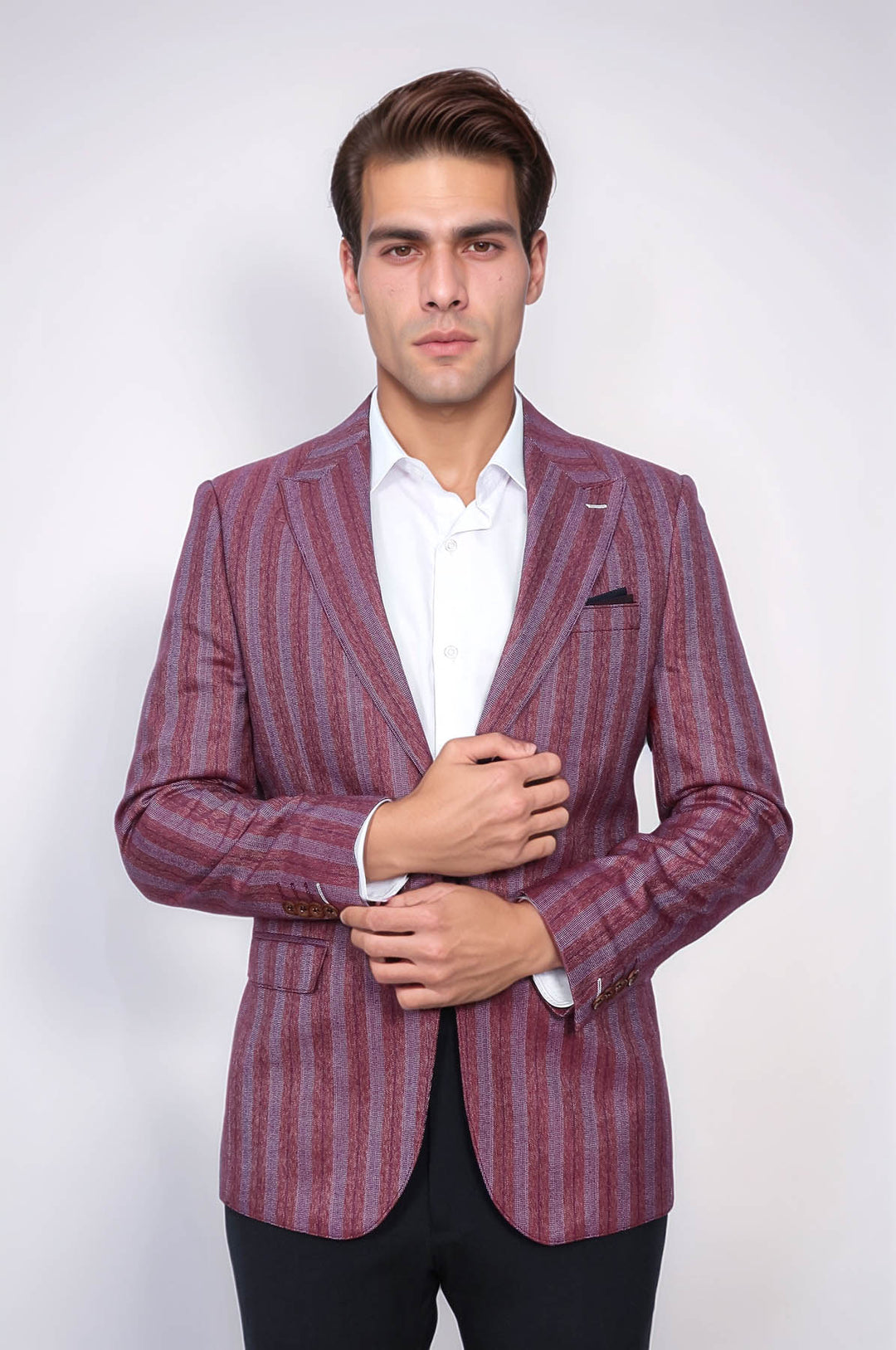 Blazer de hombre de corte entallado a rayas de color burdeos con un solo botón - Wessi