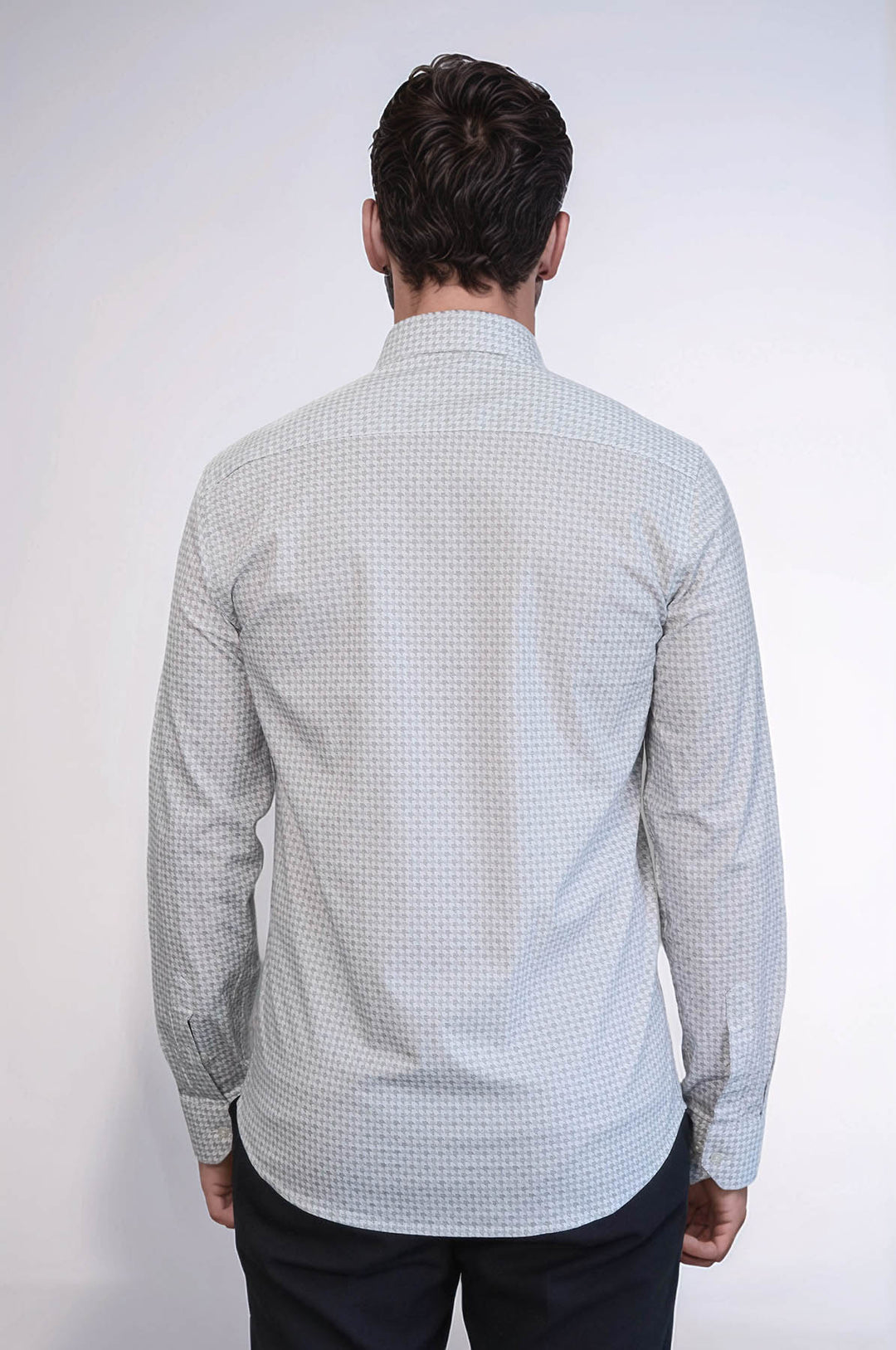 Camisa de hombre en color crudo con corte entallado y estampado de pata de gallo - Wessi
