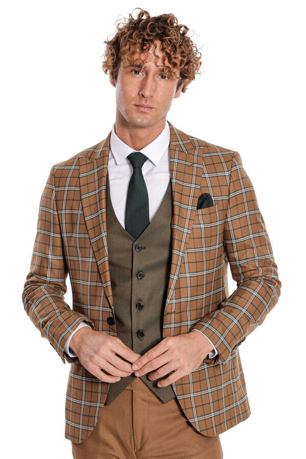 Traje de hombre a cuadros marrón con corte entallado y chaleco - Wessi