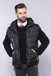 Chaqueta negra con capucha | Wessi