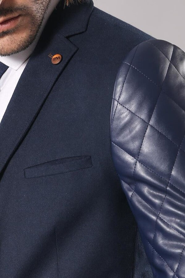 Blazer azul marino acolchado con mangas de cuero - Wessi
