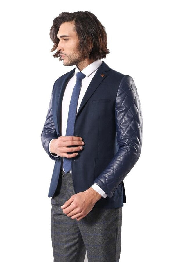 Blazer azul marino acolchado con mangas de cuero - Wessi