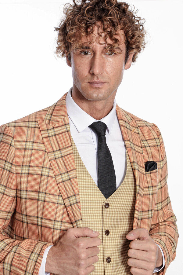 Traje de hombre en naranja con estampado de cuadros y corte entallado - Wessi