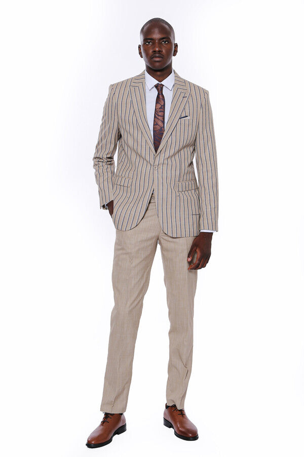 Blazer de rayas con pantalón liso y traje beige para hombre - Wessi