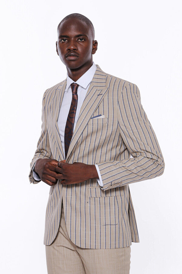 Blazer de rayas con pantalón liso y traje beige para hombre - Wessi