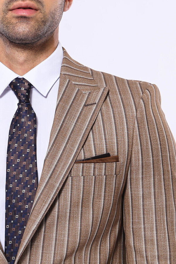 Blazer de rayas y pantalón liso, traje marrón claro para hombre - Wessi