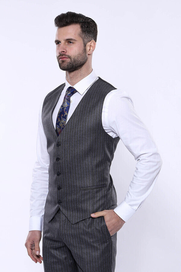 Traje gris a rayas con chaleco | Wessi - Wessi