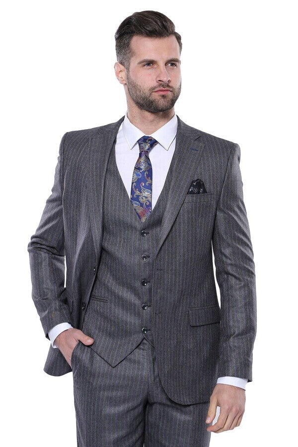 Traje gris a rayas con chaleco | Wessi - Wessi