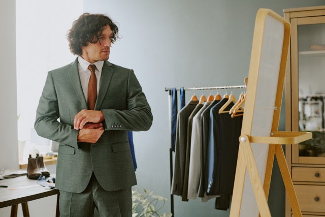 Guide to Men's Suit Sizes When Buying in Bulk