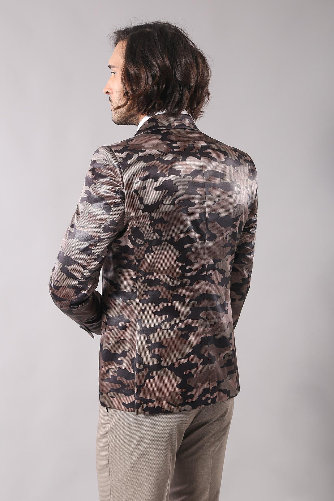 Chaqueta marrón con un botón y camuflaje - Wessi