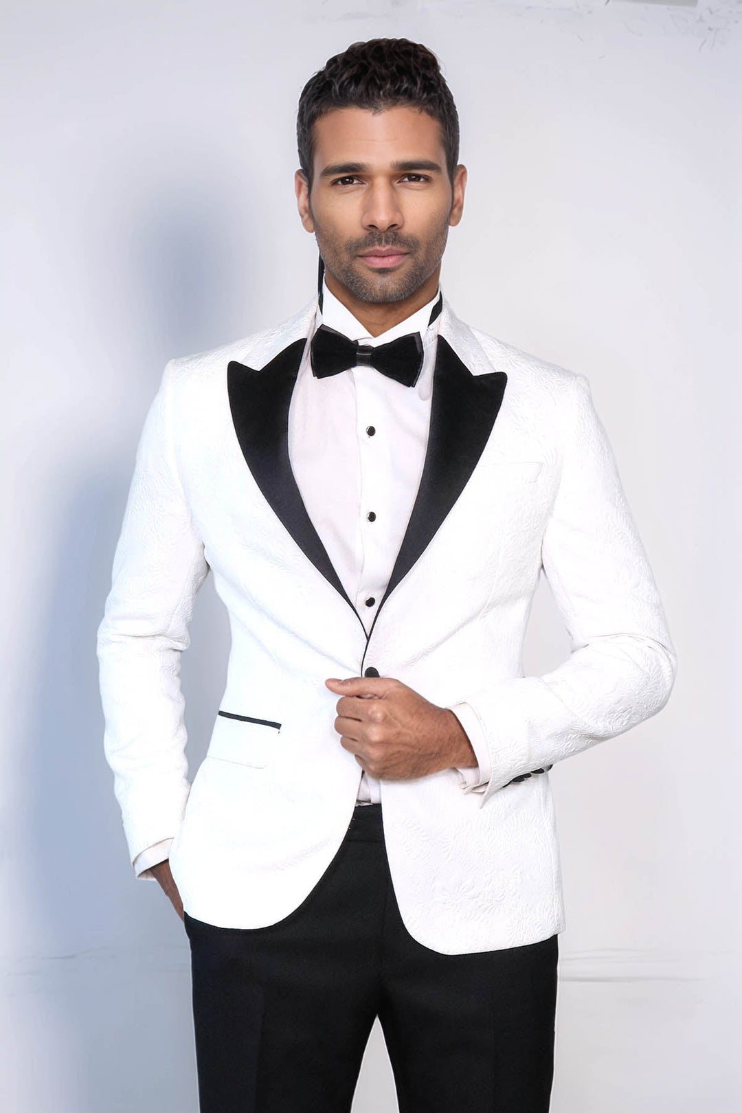 Black Peak Lapel Textured Fabric Men's Royal White Tuxedo Jacket - Wessi