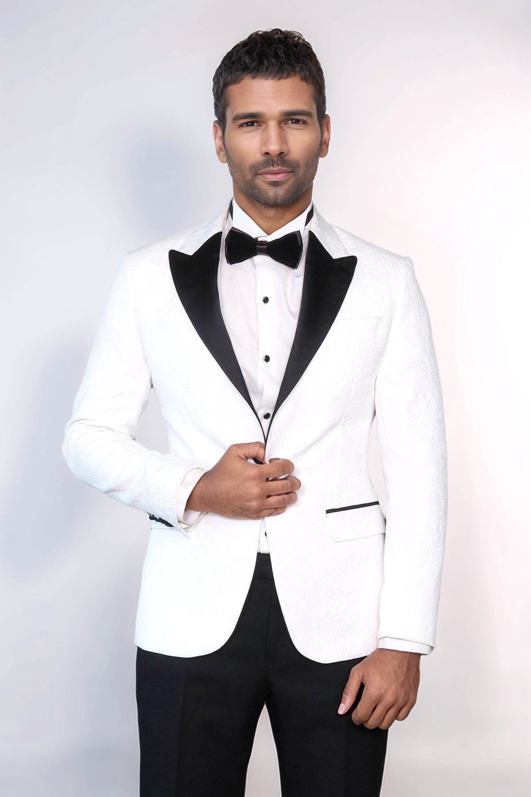 Black Peak Lapel Textured Fabric Men's Royal White Tuxedo Jacket - Wessi