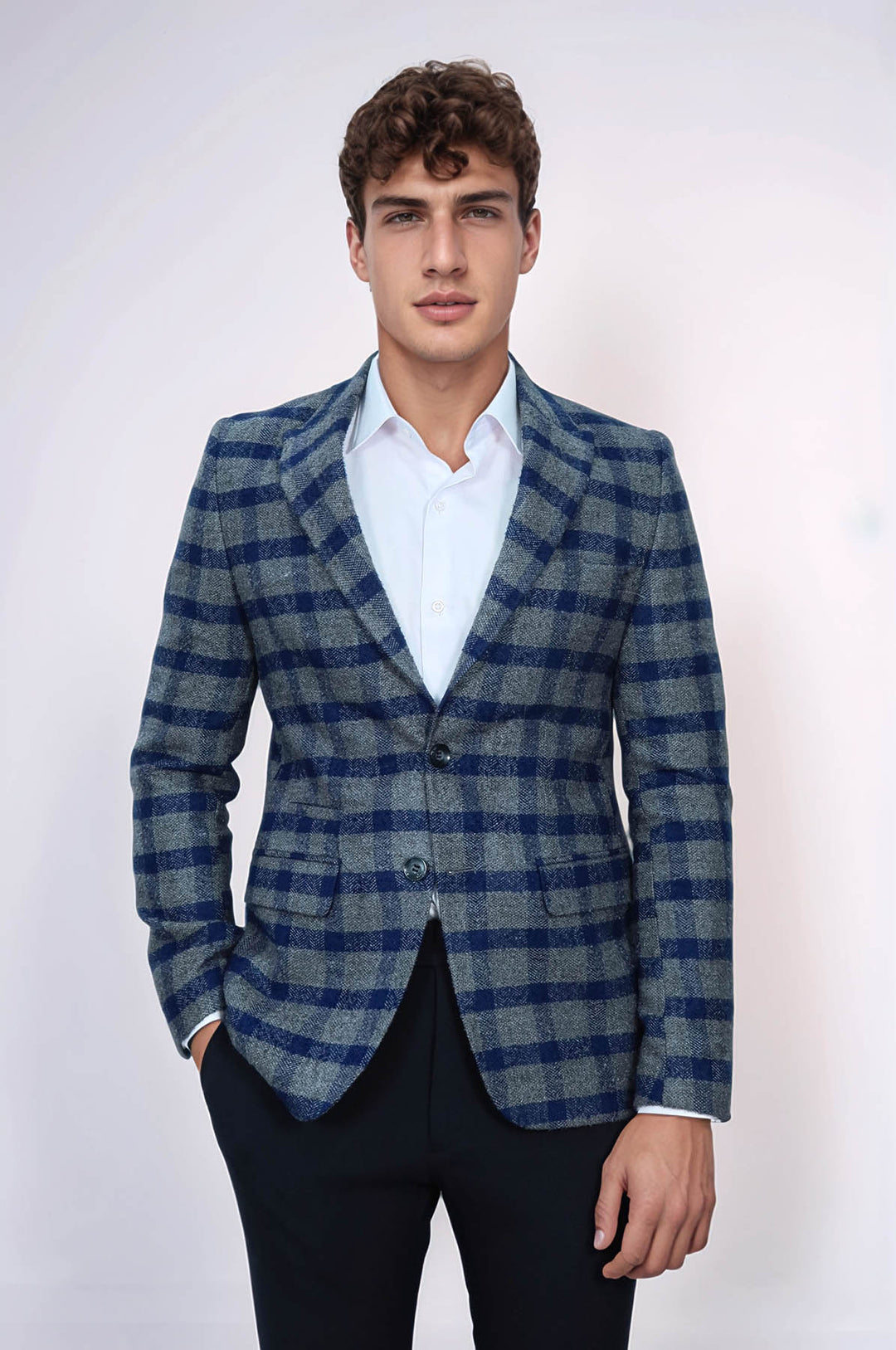 Blazer ajustado de cuadros con solapa de pico para hombre en azul - Wessi