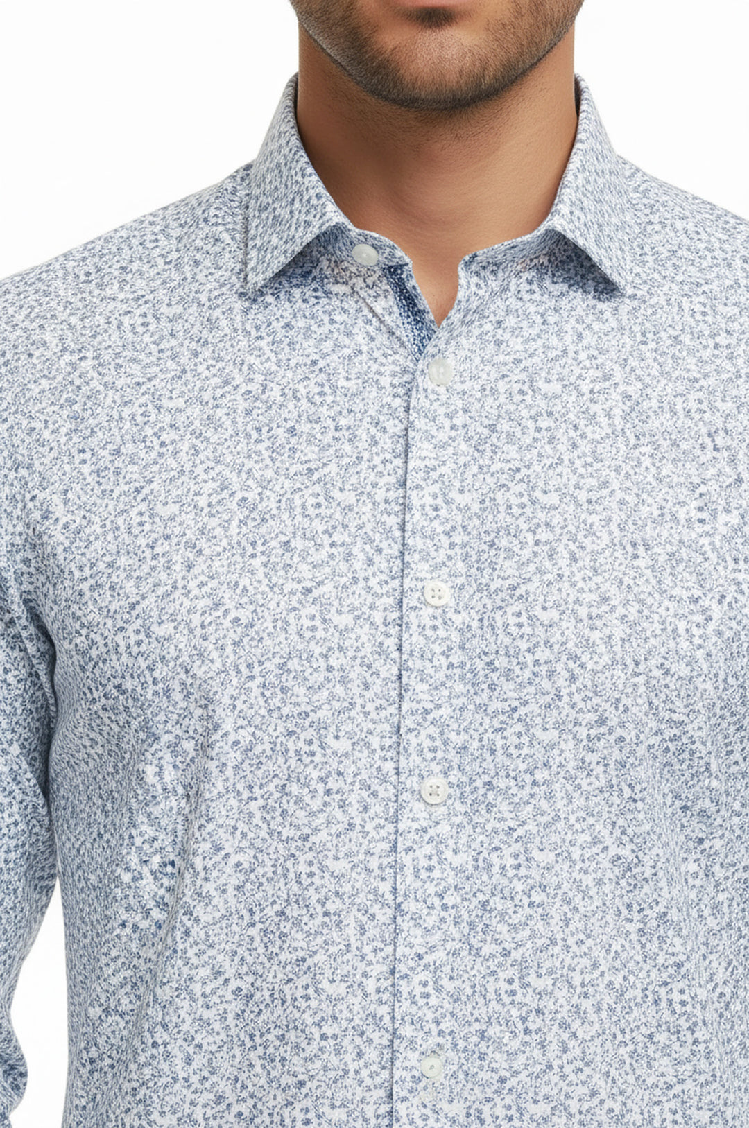 قميص رجالي أبيض منقوش عليه زهور باللون الأزرق - ويسي