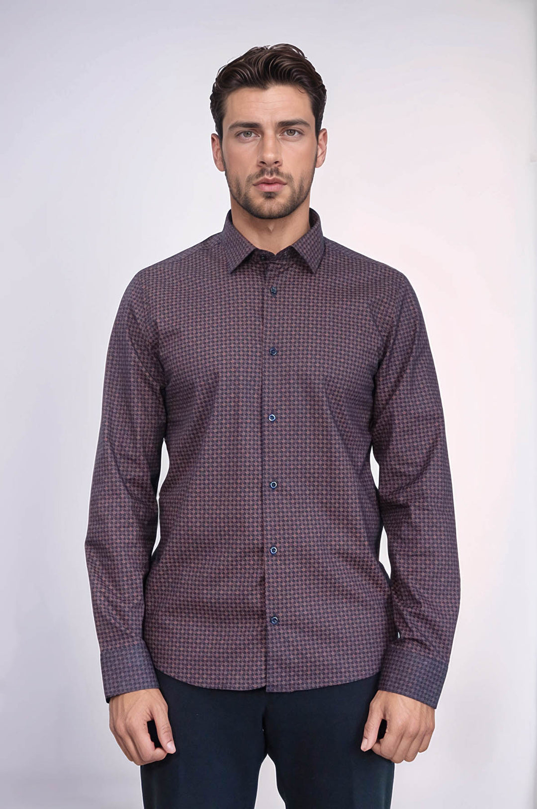 Camisa de hombre entallada en color marrón con estampado de pata de gallo - Wessi
