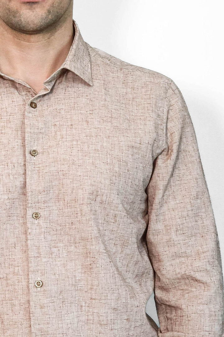 Camisa de hombre marrón con estampado y corte entallado - Wessi
