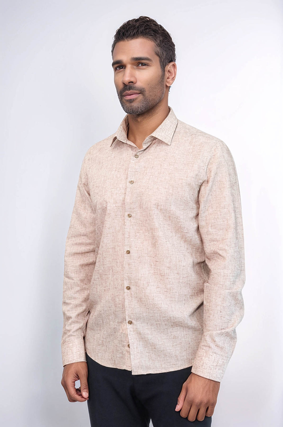 Camisa de hombre marrón con estampado y corte entallado - Wessi
