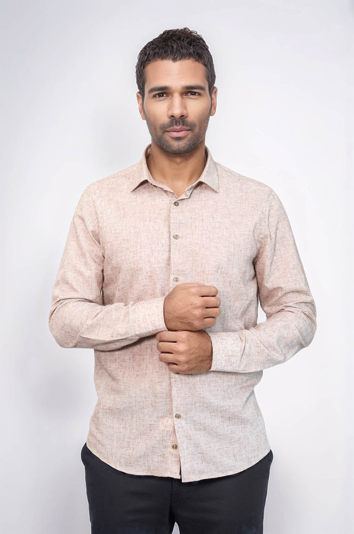 Camisa de hombre marrón con estampado y corte entallado - Wessi