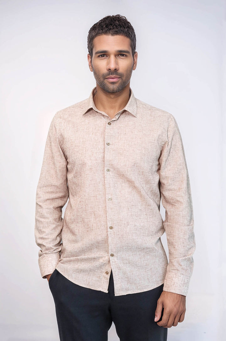 Camisa de hombre marrón con estampado y corte entallado - Wessi