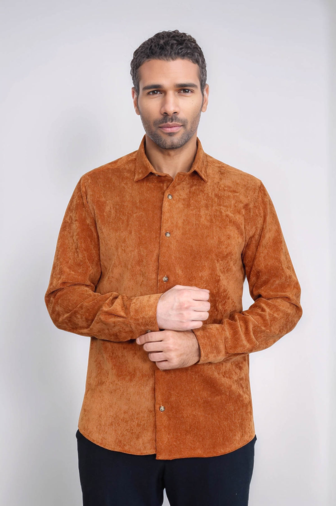 Camisa de terciopelo de manga larga marrón para hombre - Wessi
