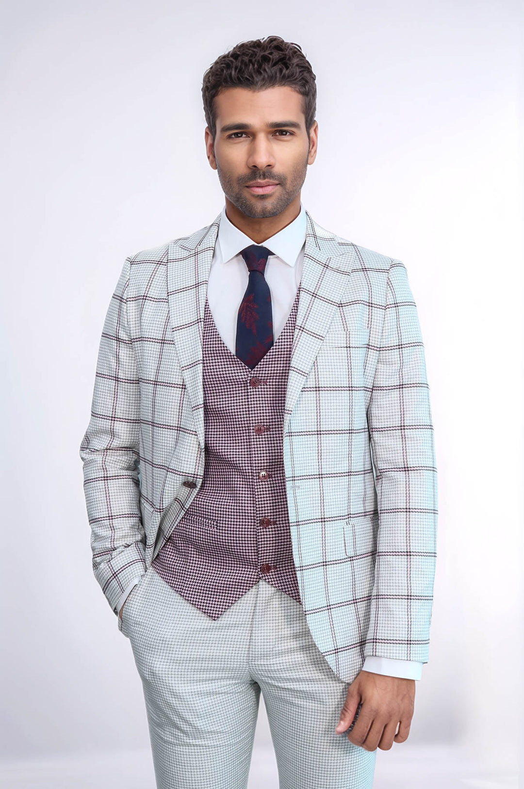 Traje de hombre gris claro con estampado de cuadros y chaleco - Wessi